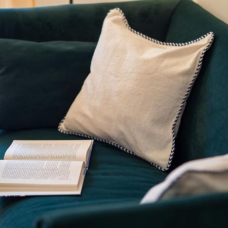 Stylish Flat With Balcony - 15 Min To Duomo Apartment Милано Екстериор снимка