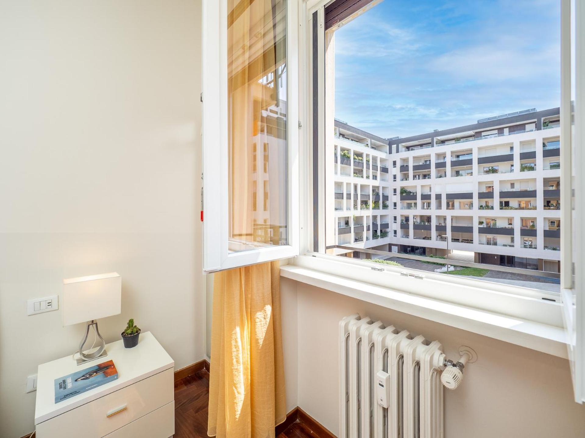 Stylish Flat With Balcony - 15 Min To Duomo Apartment Милано Екстериор снимка